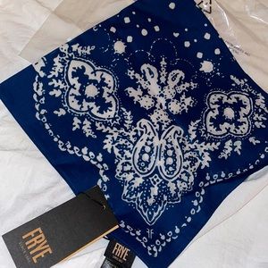 SOLD 🔴 FRYE scarf/bandanna NWT